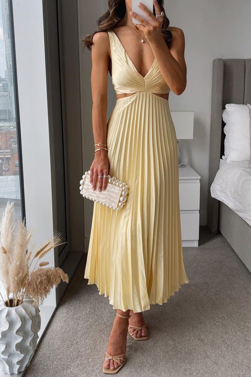 Monique – The Waist-Defining Flow Dress